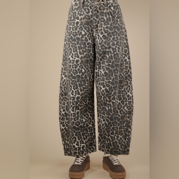 Very J Leopard Print Wide Leg Jeans - Picture 3 of 5